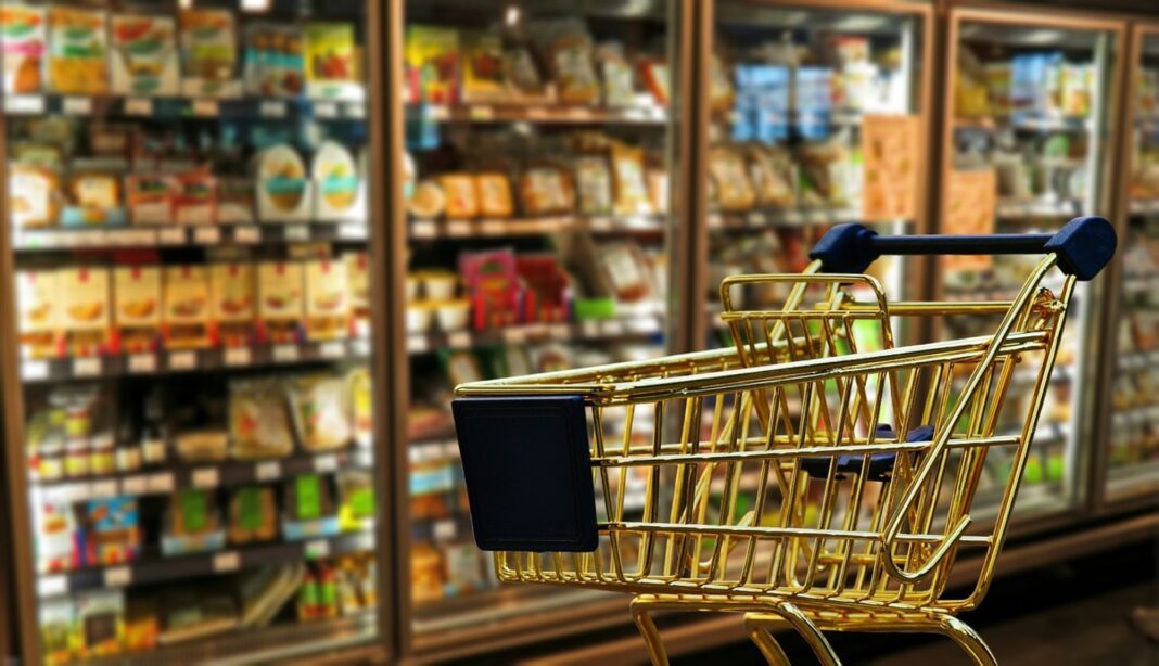 Россиянам рекомендуется подготовить запас воды, продуктов питания и медикаментов: что стоит знать0