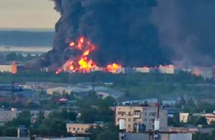 Зеленский бьет прицельно: как начальство проспало удары по тылу