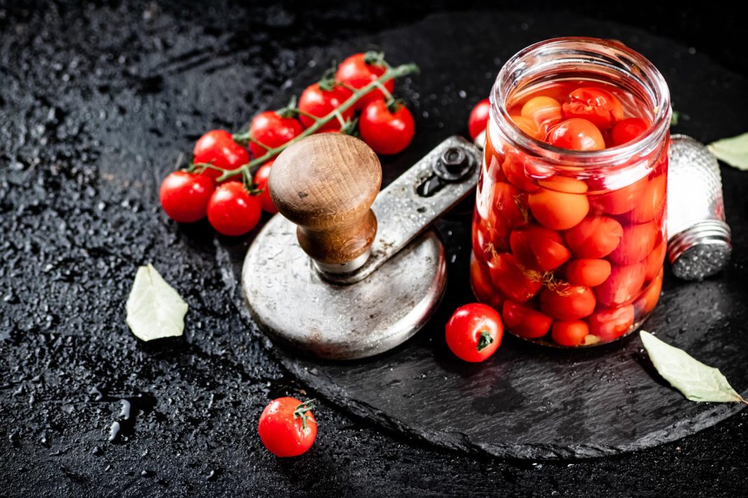 Китаец за 9 лет в России назвал 5 «жутких» продуктов, которые русские едят зря0